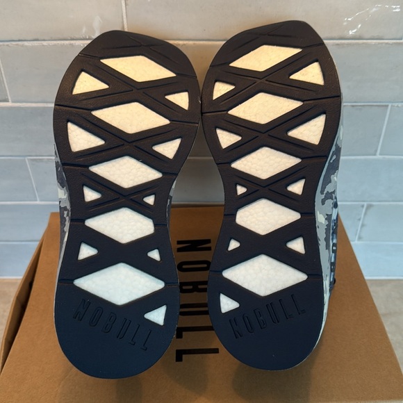 NOBULL Runner + sneakers. Women’s 8.5. - Picture 4 of 5